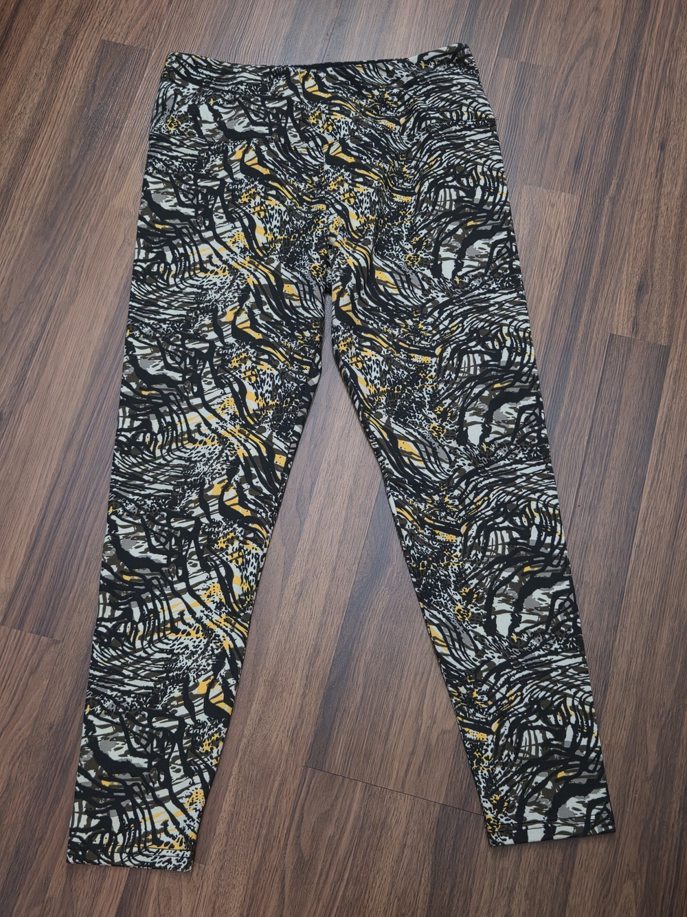 intro. love the fit Tummy Control Leggings — Black with Accent Pattern